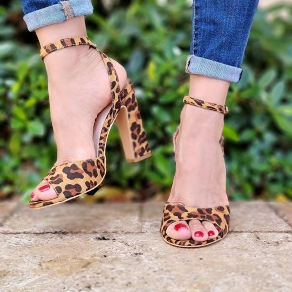 COPY - Women's Leopard Ankle Strap Chunky High Heels sandals - Picture 4 of 9